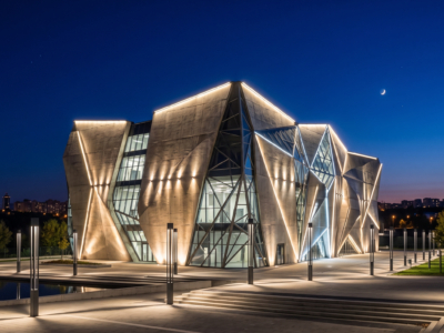 Facade & Architectural Lighting: How Landmark Buildings Get That Look